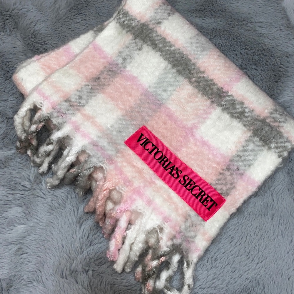 Victoria’s secret plaid scarf